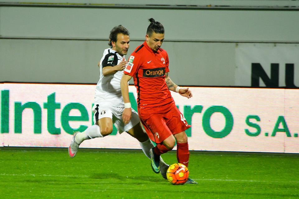 Liga I, etapa a 26-a. Astra - Dinamo 1-1. ^Dorin Rotariu a deschis scorul, Daniel Florea a egalat norocos. Steliano Filip, eliminat. Arbitrul a întrerupt meciul două minute / VIDEO