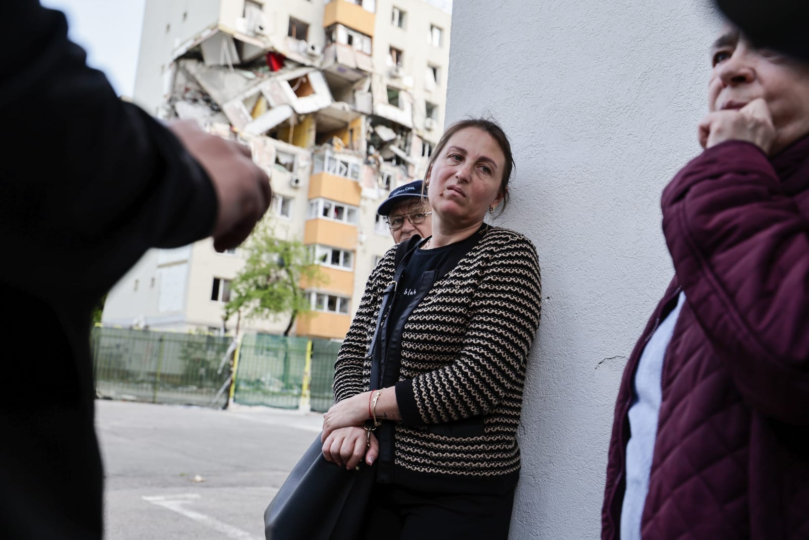 Locatarii blocului care a explodat în Rahova acum 6 luni sunt disperați: „Nimeni nu ne ajută. Venim ca proștii pe aici, ne uităm și plecăm”