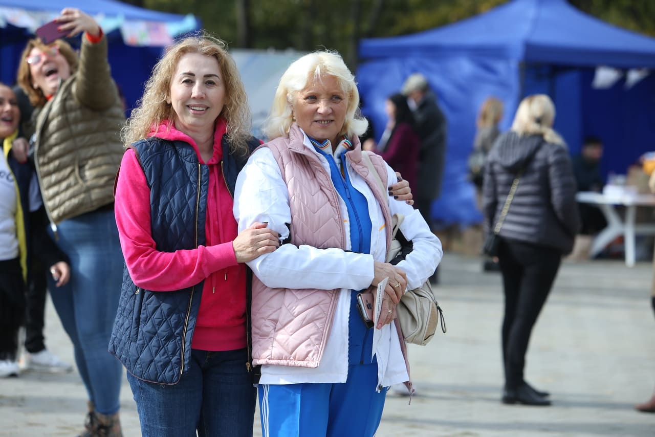 Maraton pe tocuri, în București! La "Maratoc", un eveniment caritabil organizat de actrița Monica Davidescu, au putut participa și bărbați