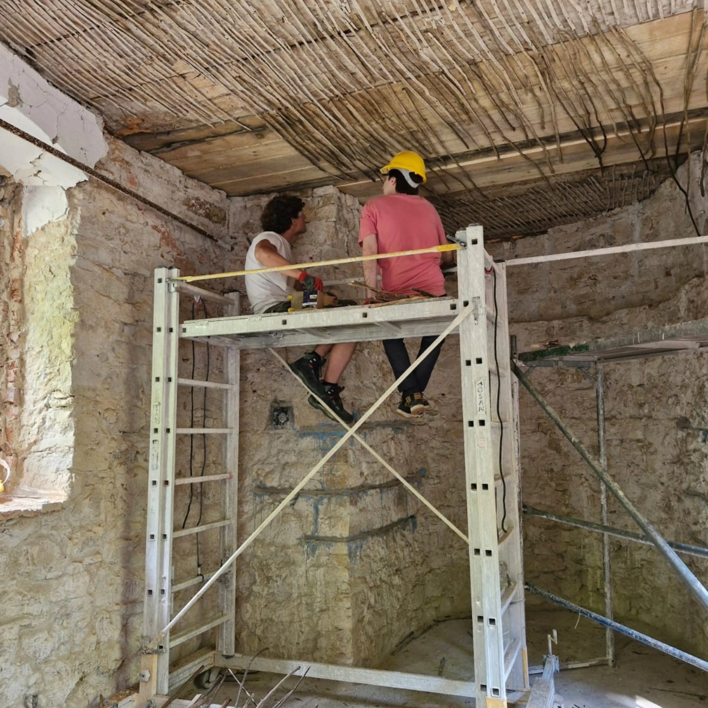 Povestea proiectului „Adoptă o casă la Roșia Montană”. Oamenii care dau o nouă viață clădirilor vechi de sute de ani