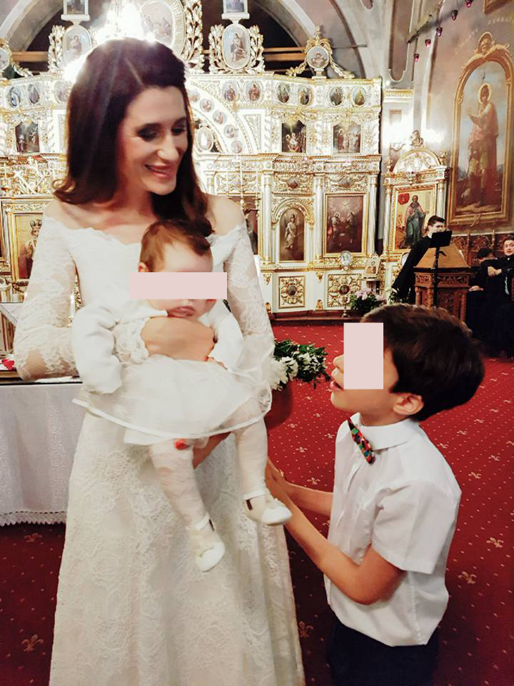 Iuliana Tudor, nașă de botez. Vedeta a arătat super într-o rochie ca de mireasă | FOTO