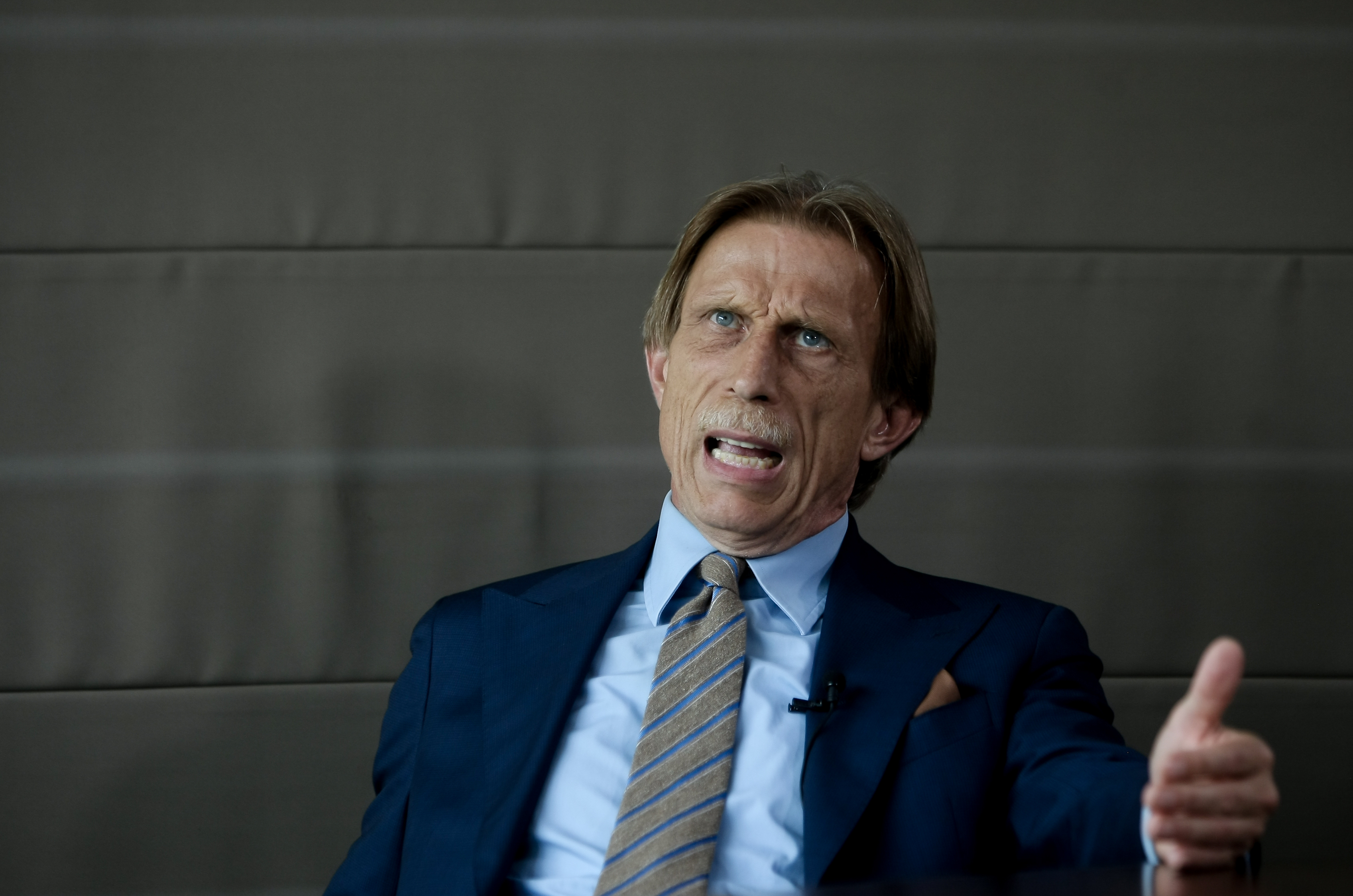 Neamțul Christoph Daum, selecționerul României, într-o confesiune sinceră: ”Viața e un dar pentru mine. Am avut o boală grea, dar am primit a doua șansă. Sunt norocos”. Cum pregătește debutul în preliminariile CM 2018 | EXCLUSIV&FOTO%VIDEO