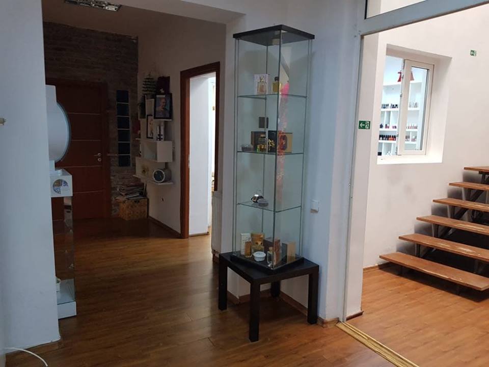 Adriana Bahmuțeanu are probleme cu banii? Ce se întâmplă cu salonul de înfrumusețare și atelierul de croitorie pe care le avea cu prietena ei | FOTO