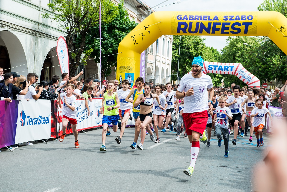 Alergători din toată țara au concurat la ”Gabriela Szabo RUNFEST”. Ediția a XII-a a avut peste 1.300 de participanți la start, în Bistrița / GALERIE FOTO