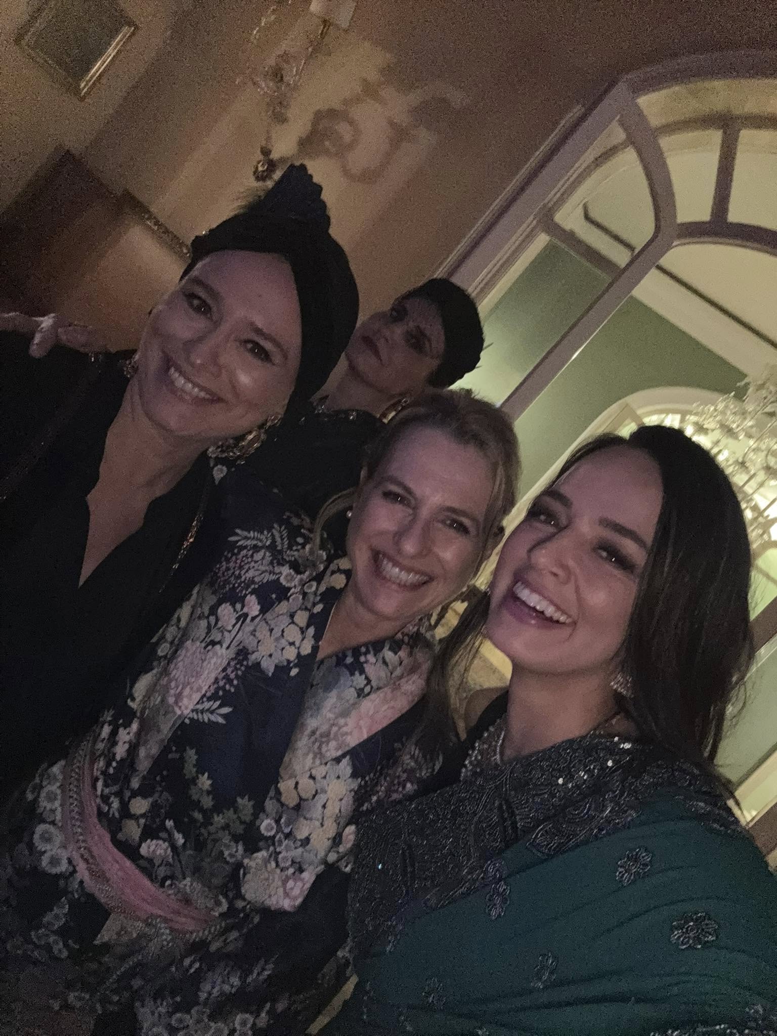 Ținuta purtată de Andreea Esca în noaptea Premiilor Oscar 2025. Vedeta PRO TV a atras toate privirile: „Prieteni, good music, loc superb”