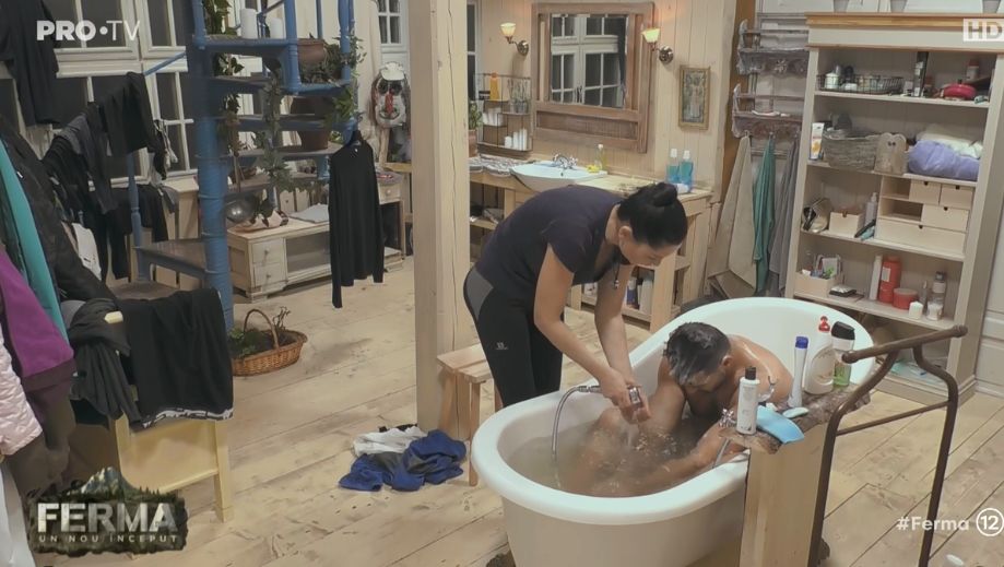 Ce au făcut Brigitte Sfăt și Florin Pastramă în baie, după ce el a pierdut duelul pentru postul de fermier șef | FOTO