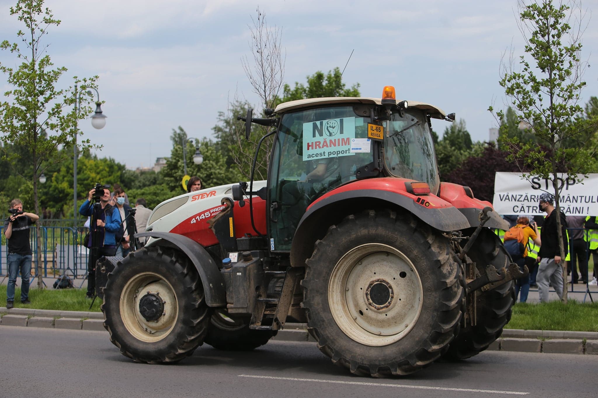 Protest cu tractoare la Palatul Parlamentului. Ce revendicări au fermierii
