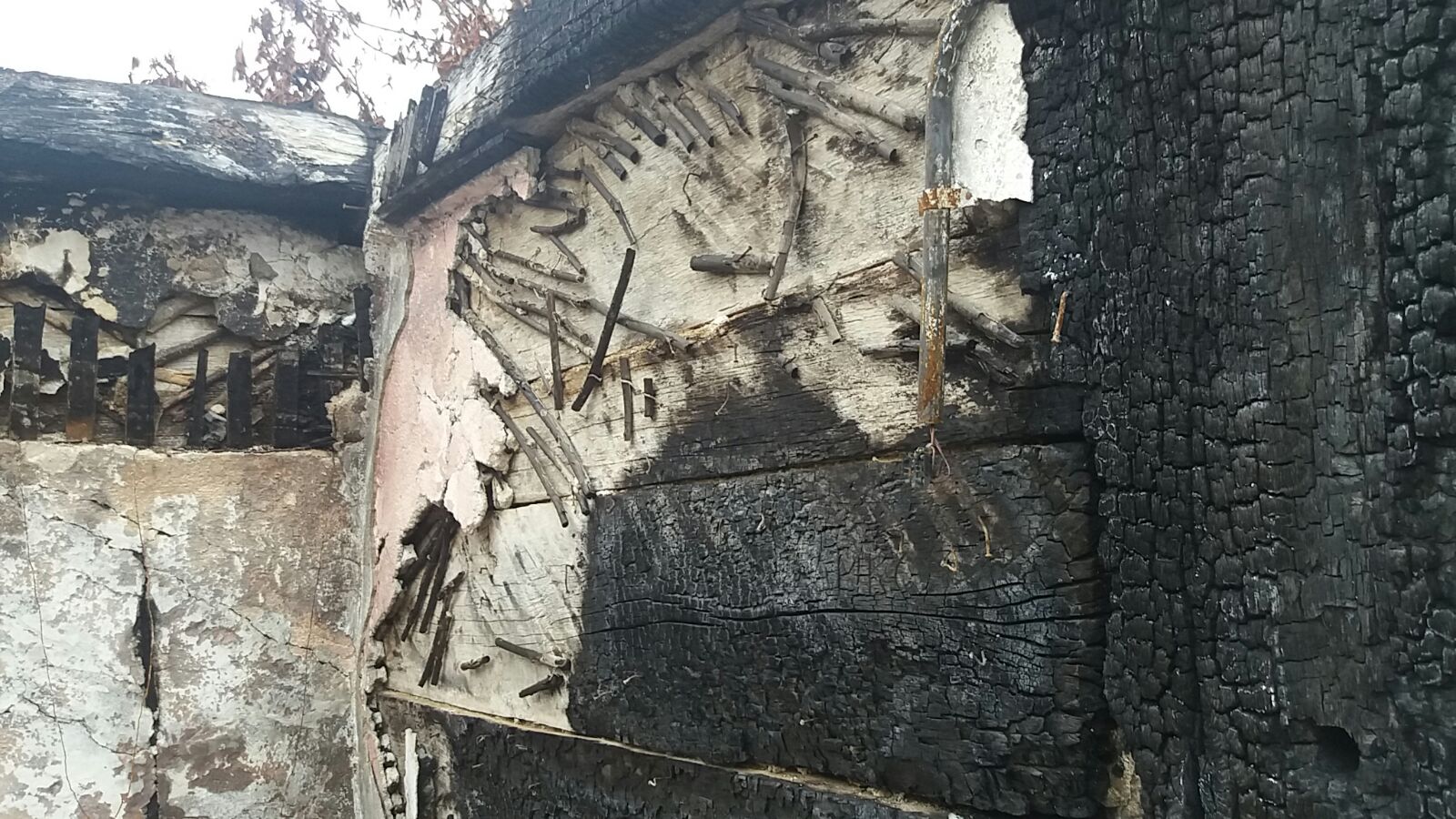 REPORTAJ: Ruinele unei biserici făcătoare de minuni din comuna doljeană Murgași, învăluite în mister| VIDEO