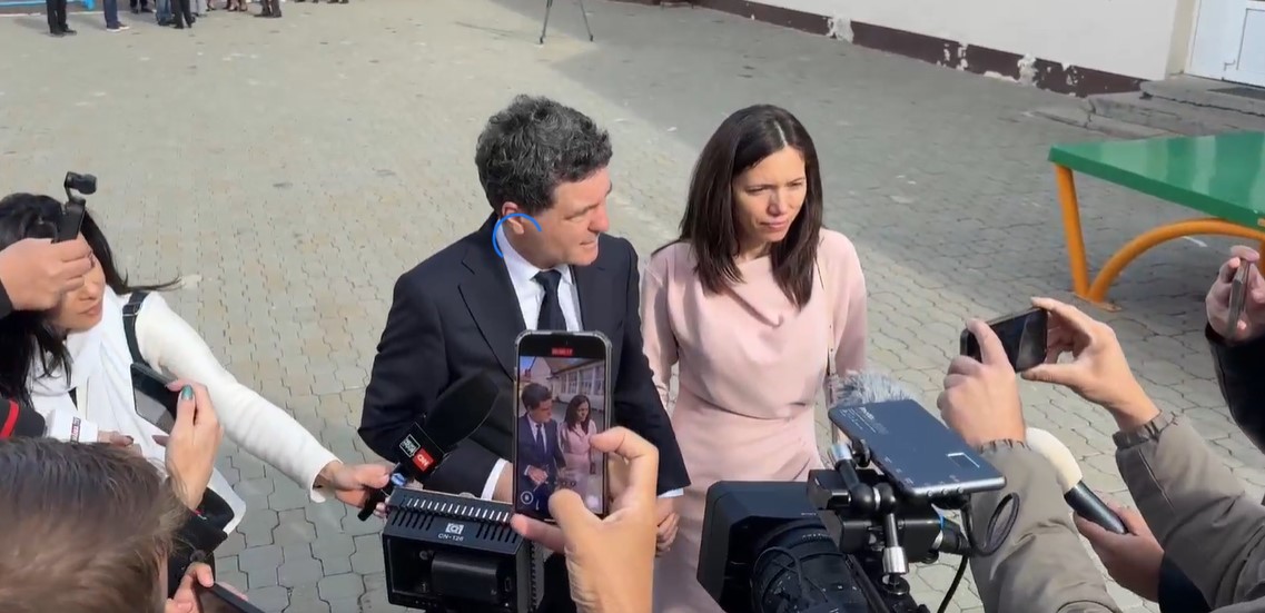 Ce a spus Iulia Albu despre ținuta purtată în ziua votului de Mirabela Grădinaru, partenera lui Nicușor Dan