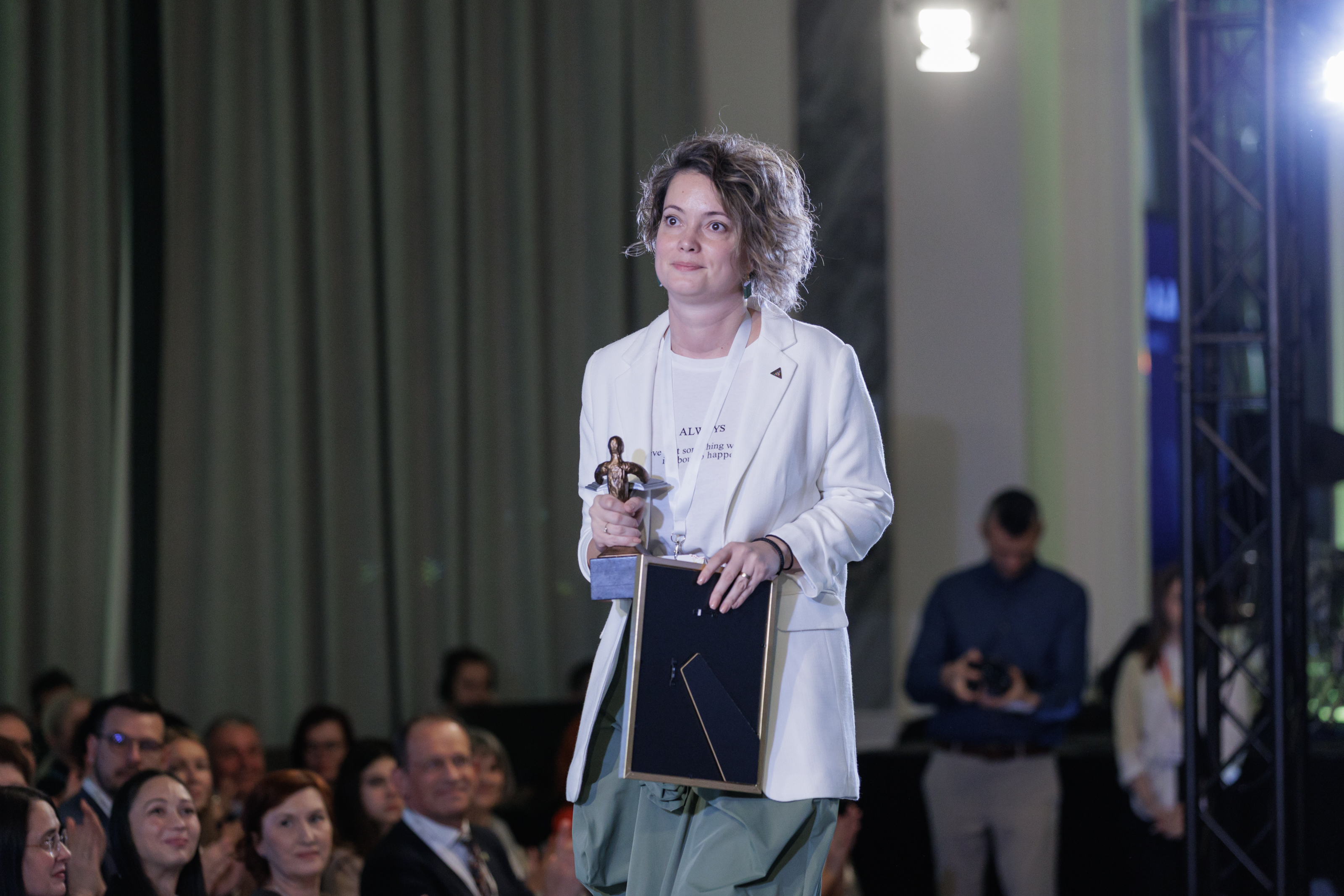 Gala MERITO 2026. Ce a spus ministrul Mihai Dimian despre secretarul de stat Sorin Ion, de toată sala a izbucnit în hohote de râs