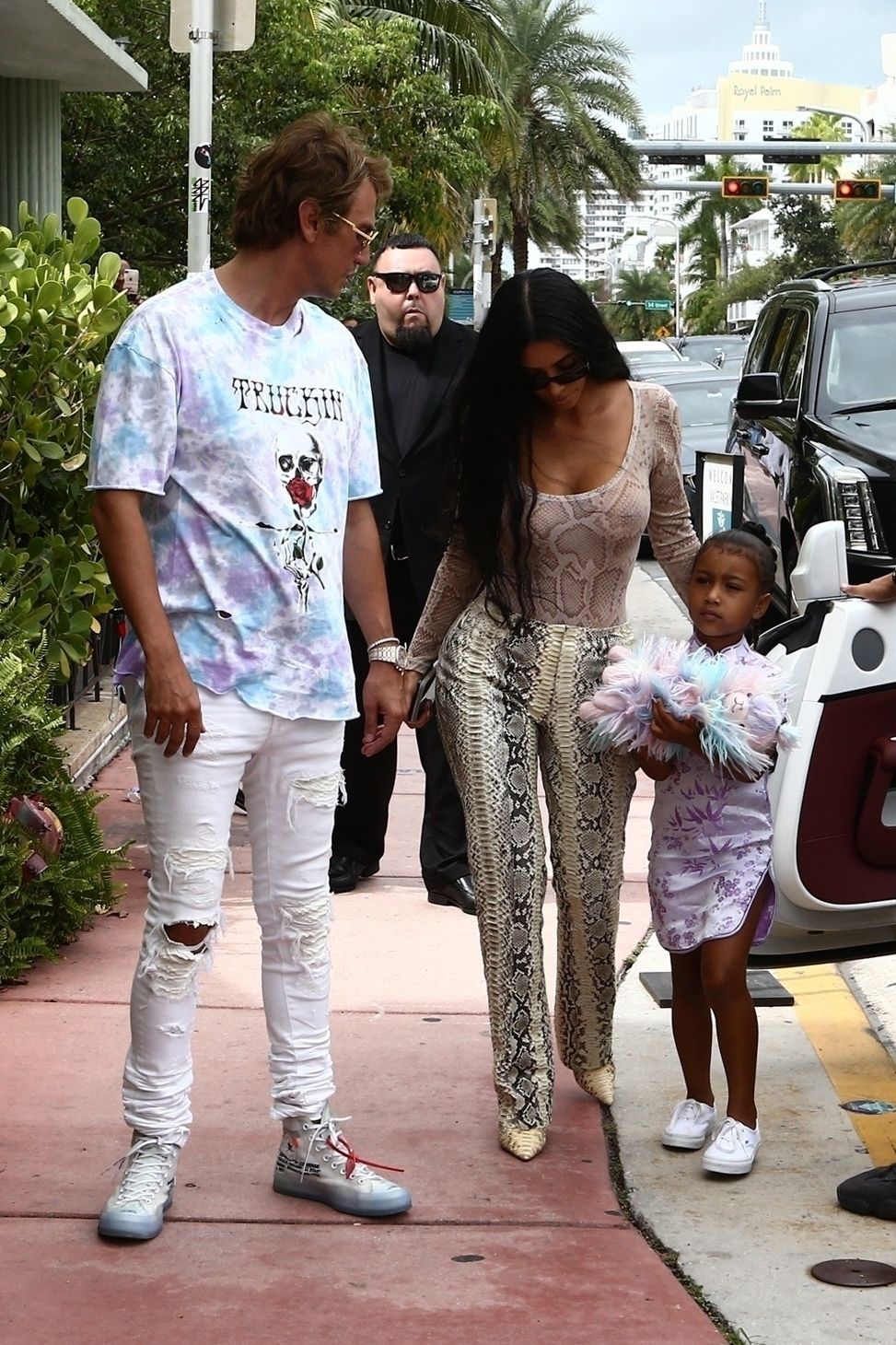 Cât plătește Kim Kardashian pentru dădacele copiilor. Scoate bani grei din buzunar în fiecare lună