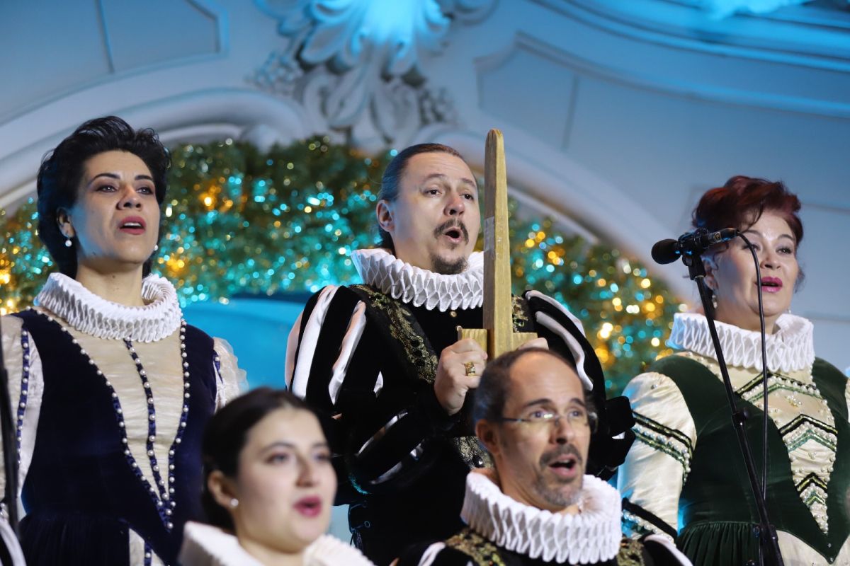 Corul Madrigal, concert de colinde la casa Mița Biciclista din București. Sute de oameni au participat la eveniment