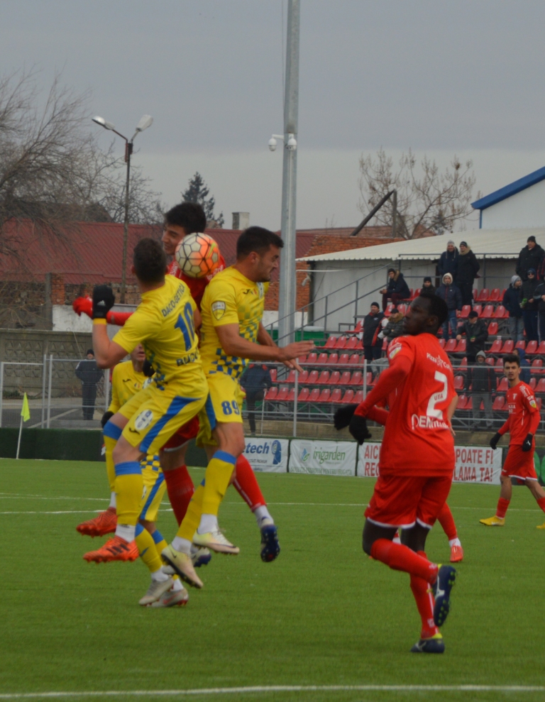 Ionuț Popa a sărit la arbitrul Cristian Codrea. Recent, ”Popică” și-a alergat un jucător / GALERIE FOTO