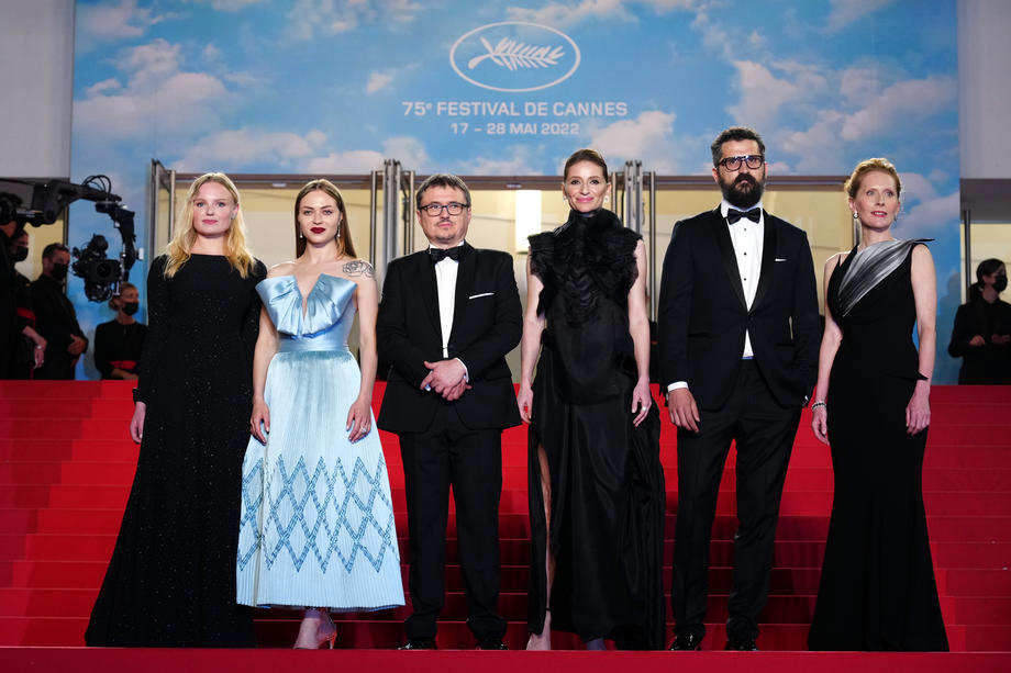 Șoc românesc la Cannes. Interviu cu Cristian Mungiu înainte de premiera ”R.M.N.”, unul dintre marile sale filme: ”Cum se duce naibii lumea asta”