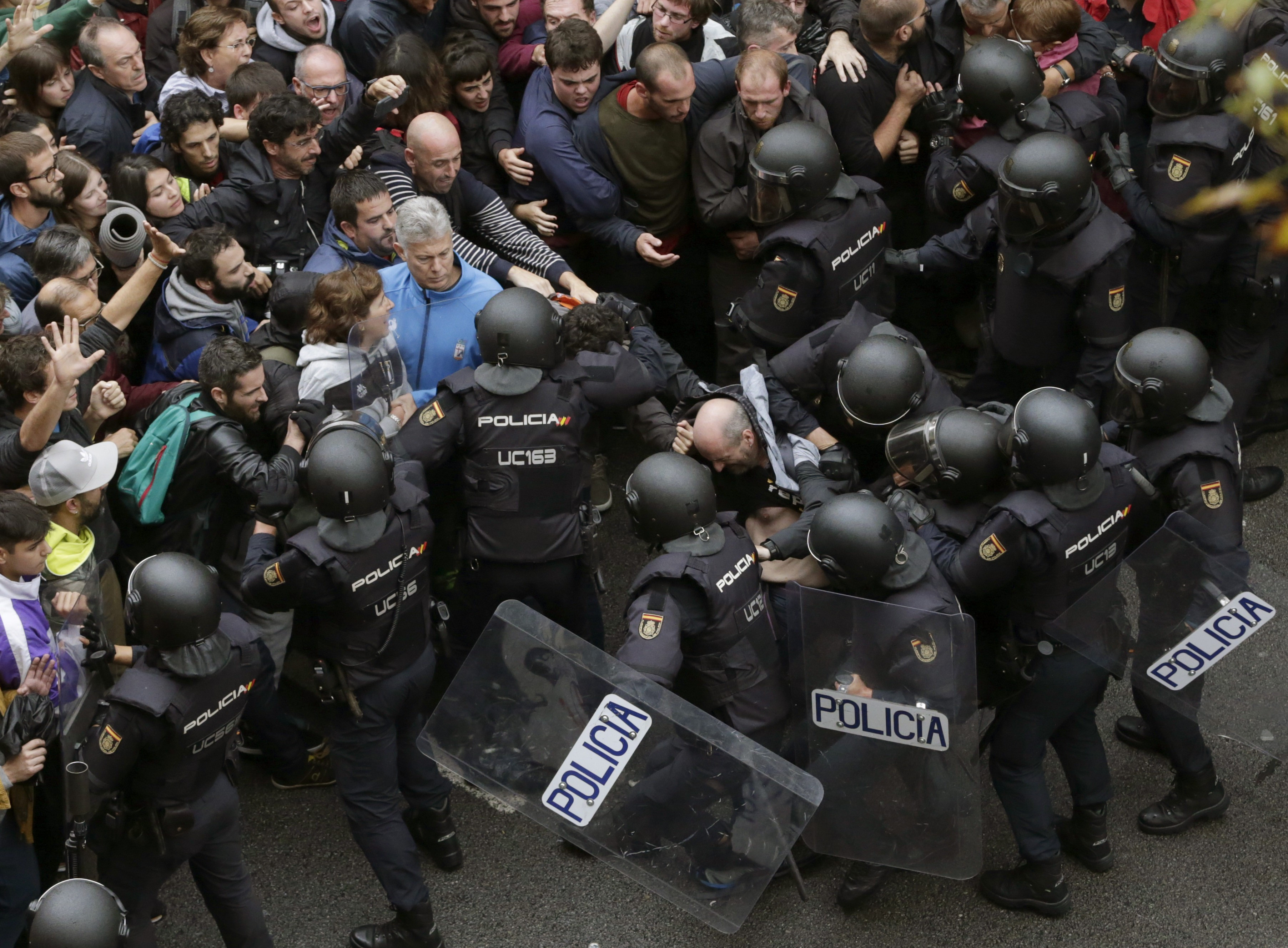 VIDEO | Referendumul pentru independența Cataloniei s-a încheiat.Bilanț: peste 840 de răniți