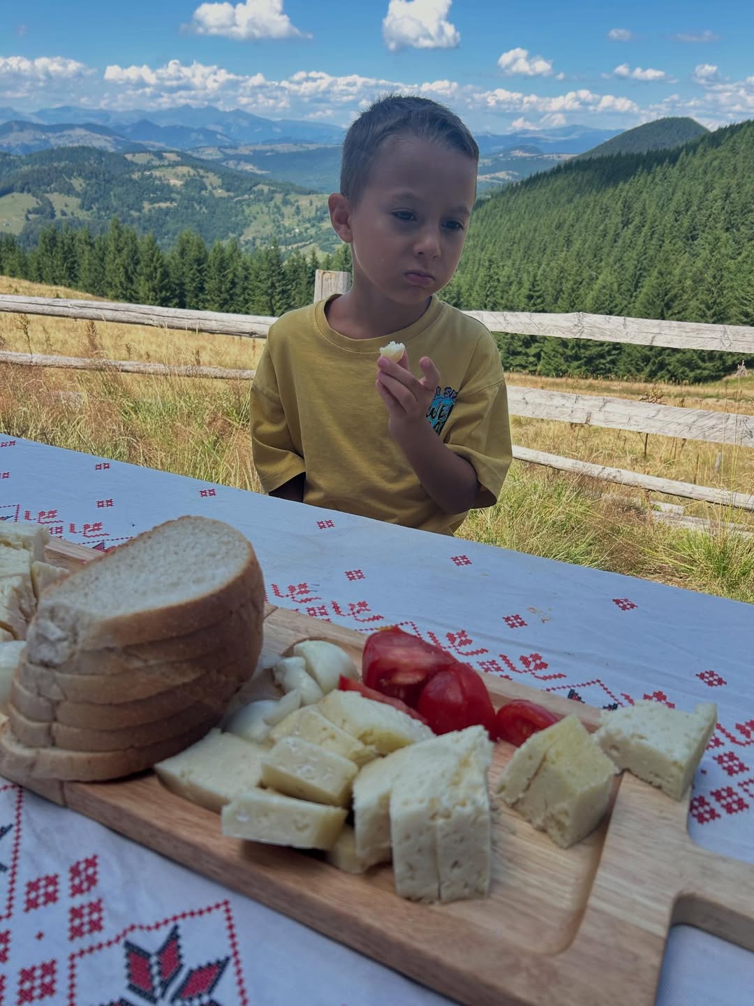 „Colțul de Rai” din România care a cucerit-o pe Mirela Vaida în vacanță: „Plimbări cu barca, excursii la stână. E cel mai pur aer”