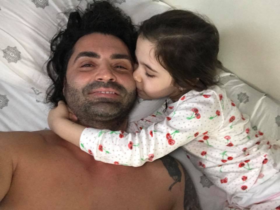 Pepe, în ipostaze tandre cu fetițele sale. "Dacă stăteai până îți făcea Oana copii, ieșeai la pensie" | FOTO