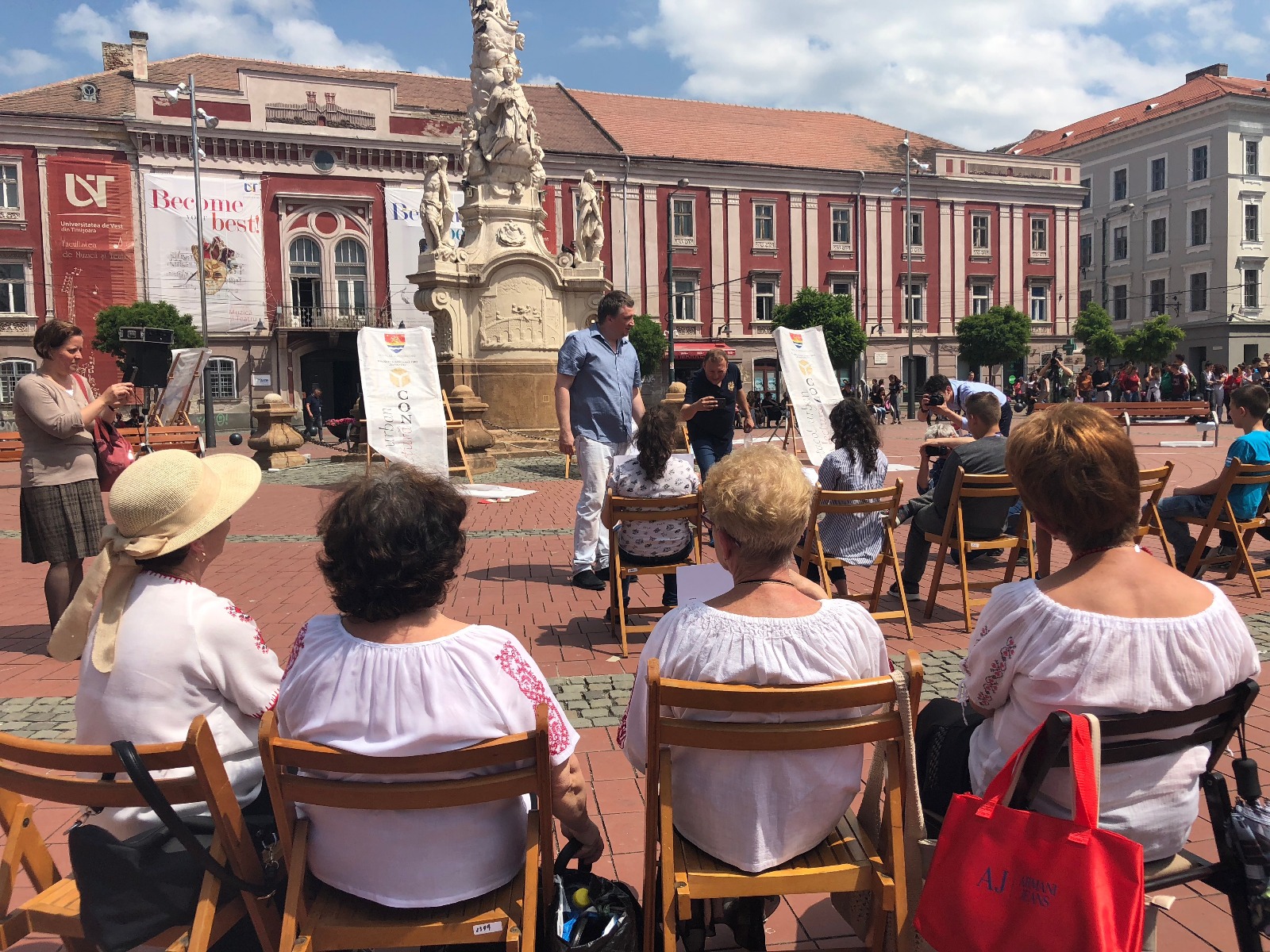 FOTO/ Lectură sub semnul Wi-Fi la Timișoara. Cum unește cartea comunitatea și emite semnale, pentru al treilea an la rând la ConCentrica