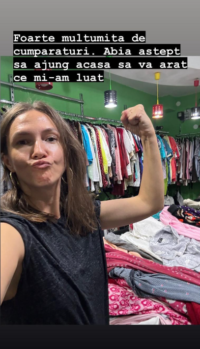 Adela Popescu a făcut cumpărături de la magazine second hand. „Foarte mulțumită. Abia aștept să vă arăt ce mi-am luat”