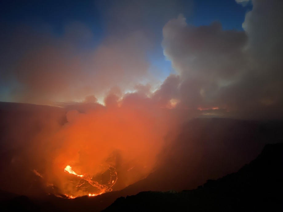 VIDEO | Vulcanul Kilauea a erupt.  Mii de oameni au fost evacuaţi din Hawaii