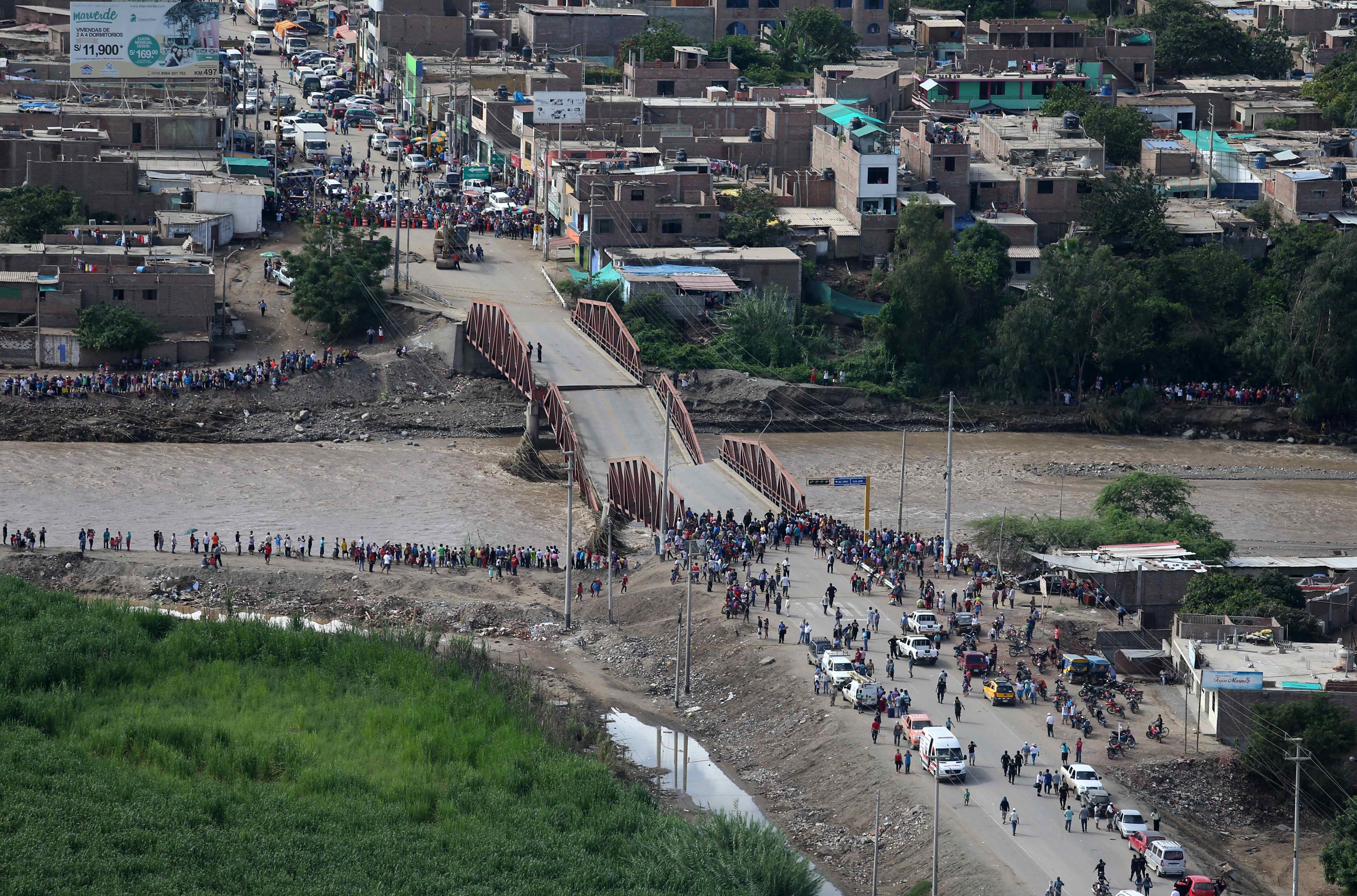 Inundații în Peru. 75 de morți și 70.000 de sinistrați din cauza ploilor diluviene