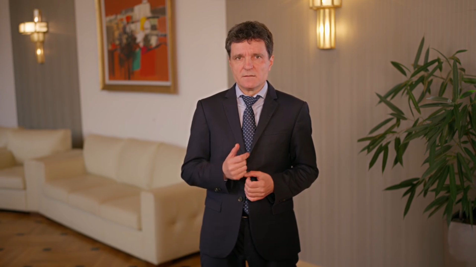 Răspunsul oferit de Nicușor Dan când a fost întrebat când face nunta. A spus unde și-a cunoscut partenera și pe ce melodie au dansat prima dată