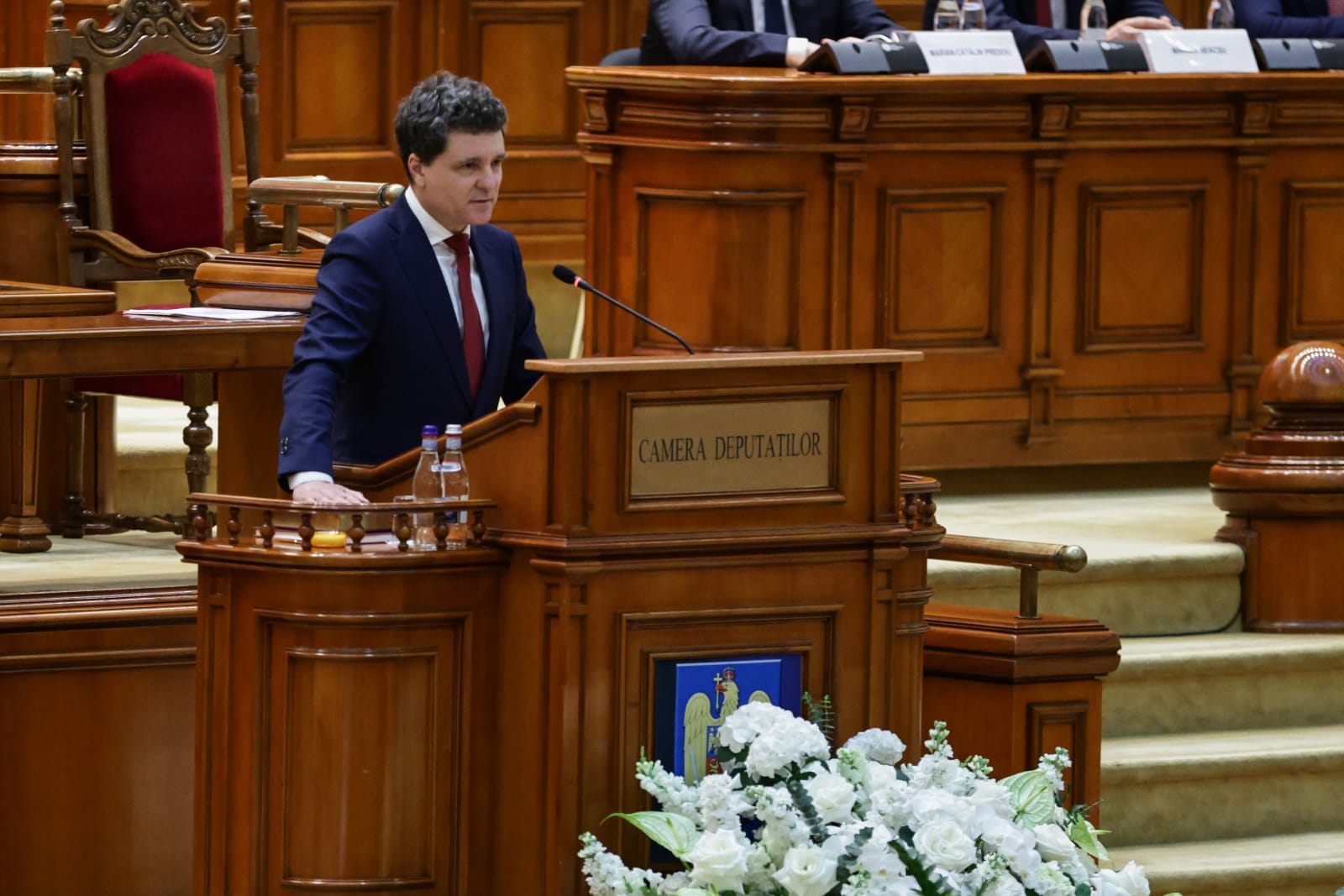 Nicușor Dan arată încă din prima zi că va fi președinte-jucător. Detalii surprinse la ceremonia de învestire: de la buna-dispoziție a lui Băsescu la încolonarea clasei politice | Reportaj