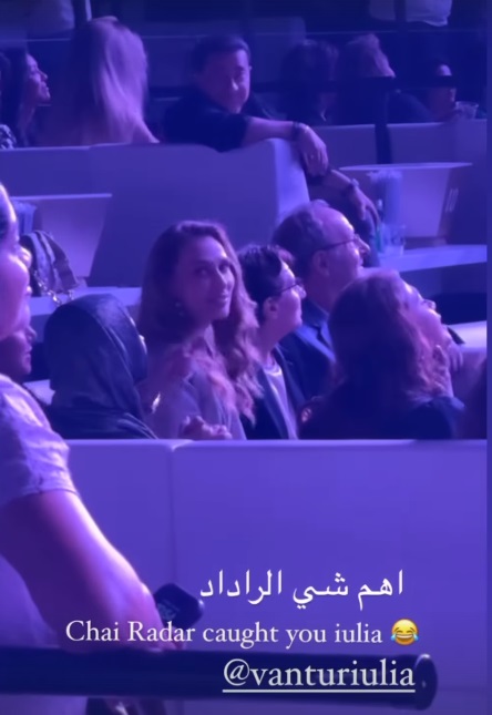 Cum a fost surprinsă Iulia Vântur cu părinții la concertul lui Salman Khan din Dubai. Starul de la Bollywood a făcut show în fața socrilor