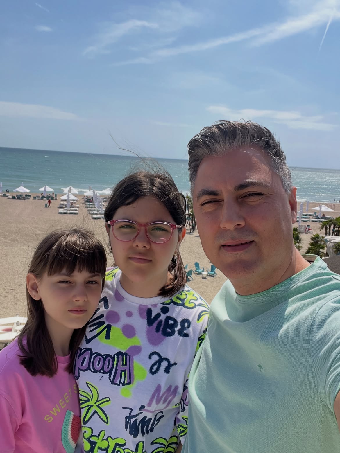 De ce fiicele lui Alexandru Ciucu nu zâmbesc în imaginile din vacanța alături de tatăl lor: „Prietenii știu de ce”