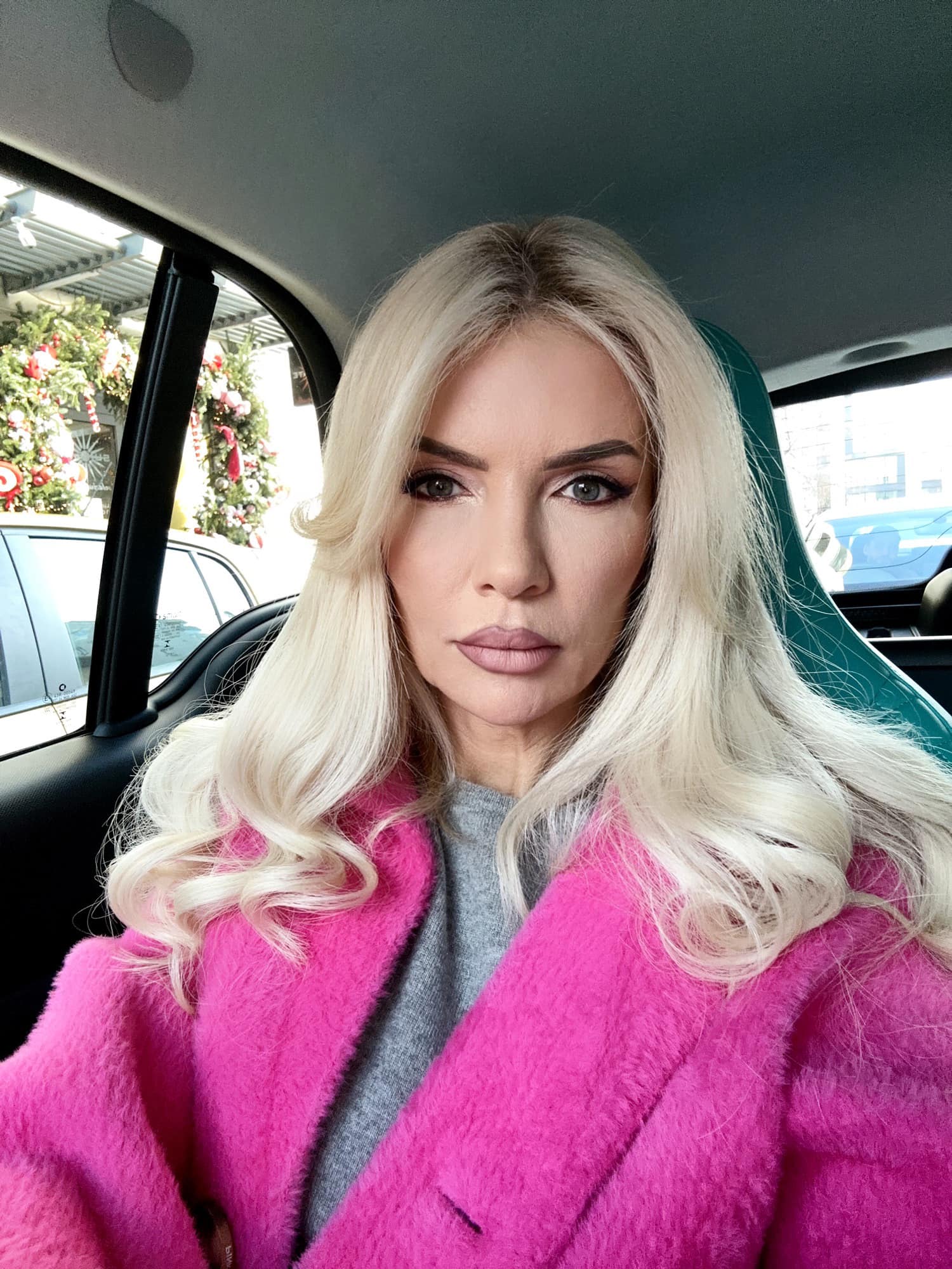 Cât ar costa ținuta cu care Laura Vicol și-a făcut apariția la DIICOT. Doar pantalonii sunt 1.000 de euro