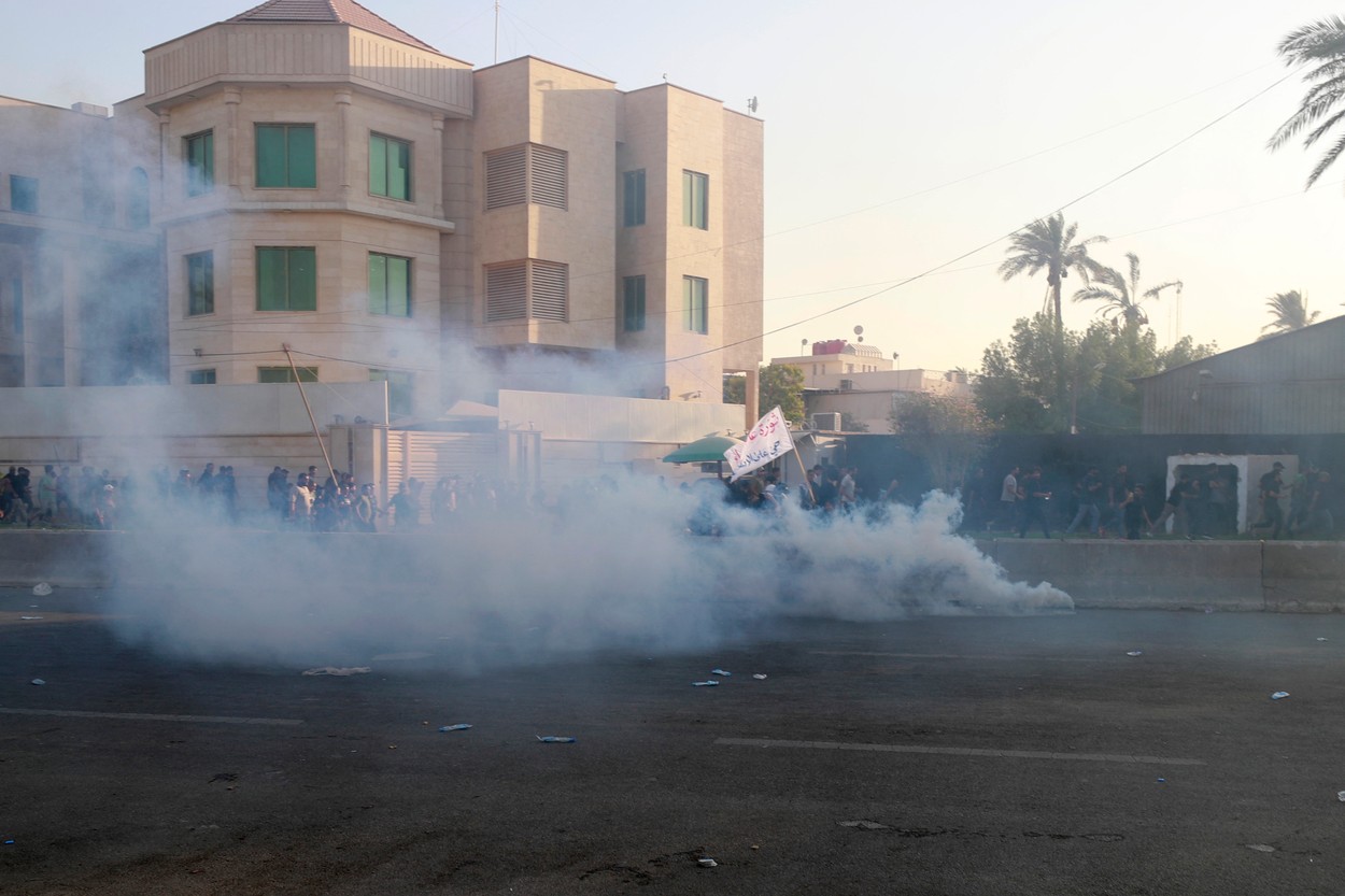 Violențe în Bagdad. Protestatarii au luat cu asalt sediul Guvernului, aflat în „zona verde” ultrasecurizată