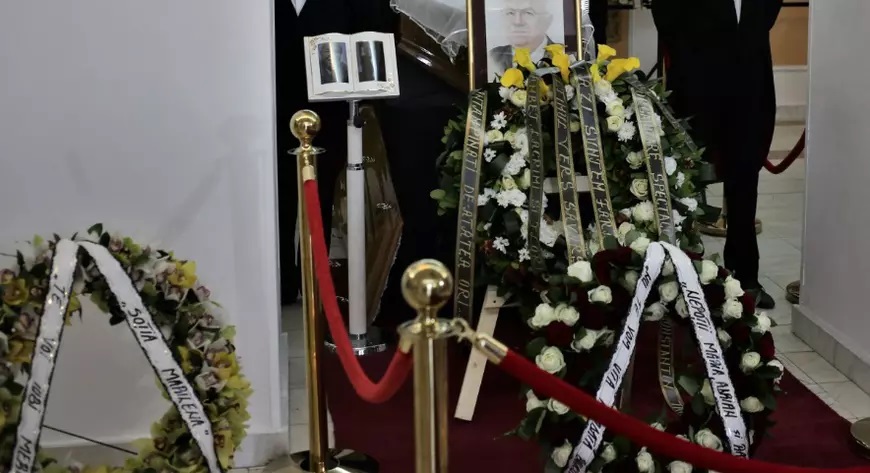 Marinela, soția lui Alexandru Arșinel, un ultim omagiu pentru actor. Ce mesaj a scris pe coroana de flori