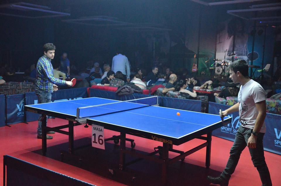 Ping pong-ul pe ritmuri de jazz a ajuns şi în România. Află unde întâlneşti această atmosferă / FOTO&VIDEO