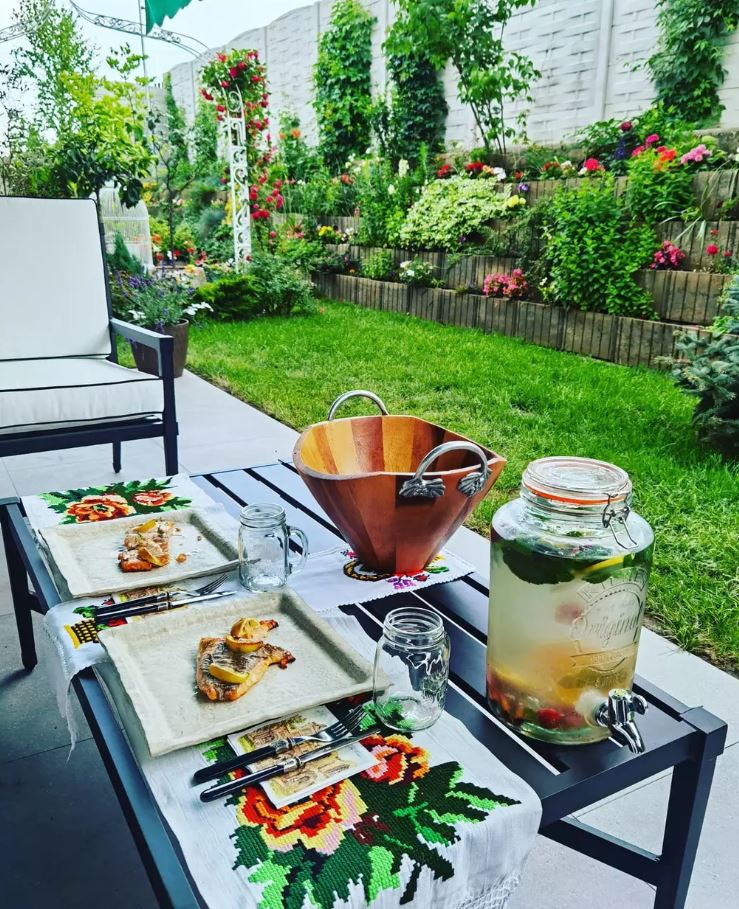 Imagini din casa în care locuiește Andreea Marin. Are cadă în dormitor și a amenajat vila după ideile ei