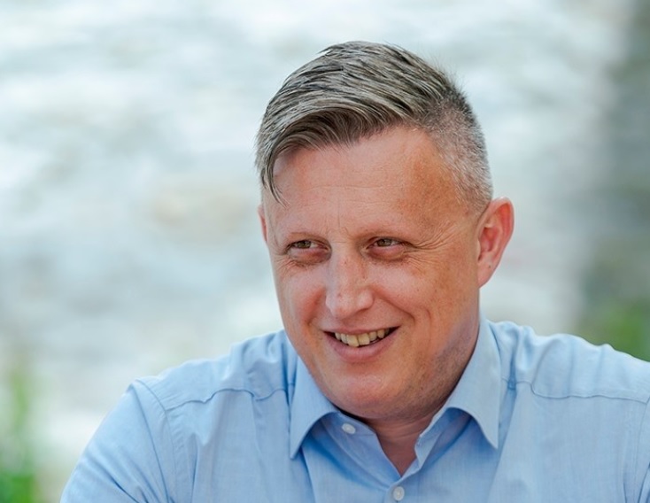 Gyanúsítottként hallgatták ki a nőverő Győrffy Balázst - Eltört a nő orrcsontja, másik két embert is megsebesített