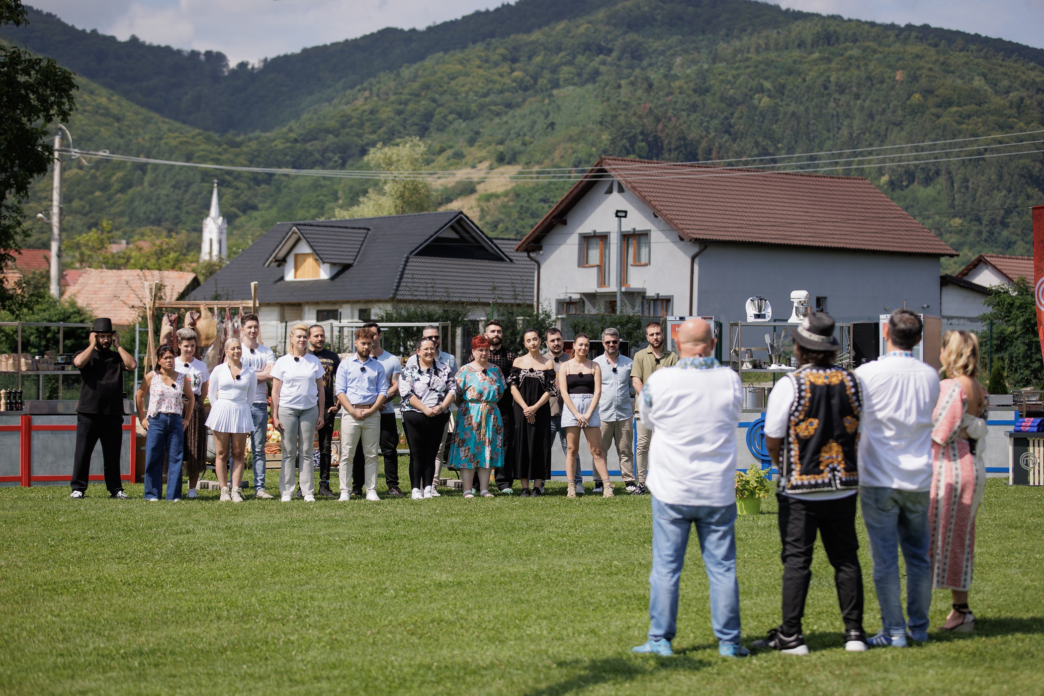 Surpriză pentru concurenții de la MasterChef 2024. Aceștia părăsesc bucătăria și gătesc la sute de kilometri distanță, pentru mai mulți invitați speciali