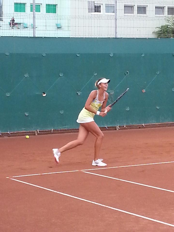 Un mare talent al tenisului tricolor se stinge în Cipru: ”Caut sponsor, pentru a-mi realiza visul!”. Raluca Șerban a intrat pe mâna antrenorului care l-a făcut mare pe Baghdatis. Sportiva este valoroasă, dar și frumoasă / GALERIE FOTO