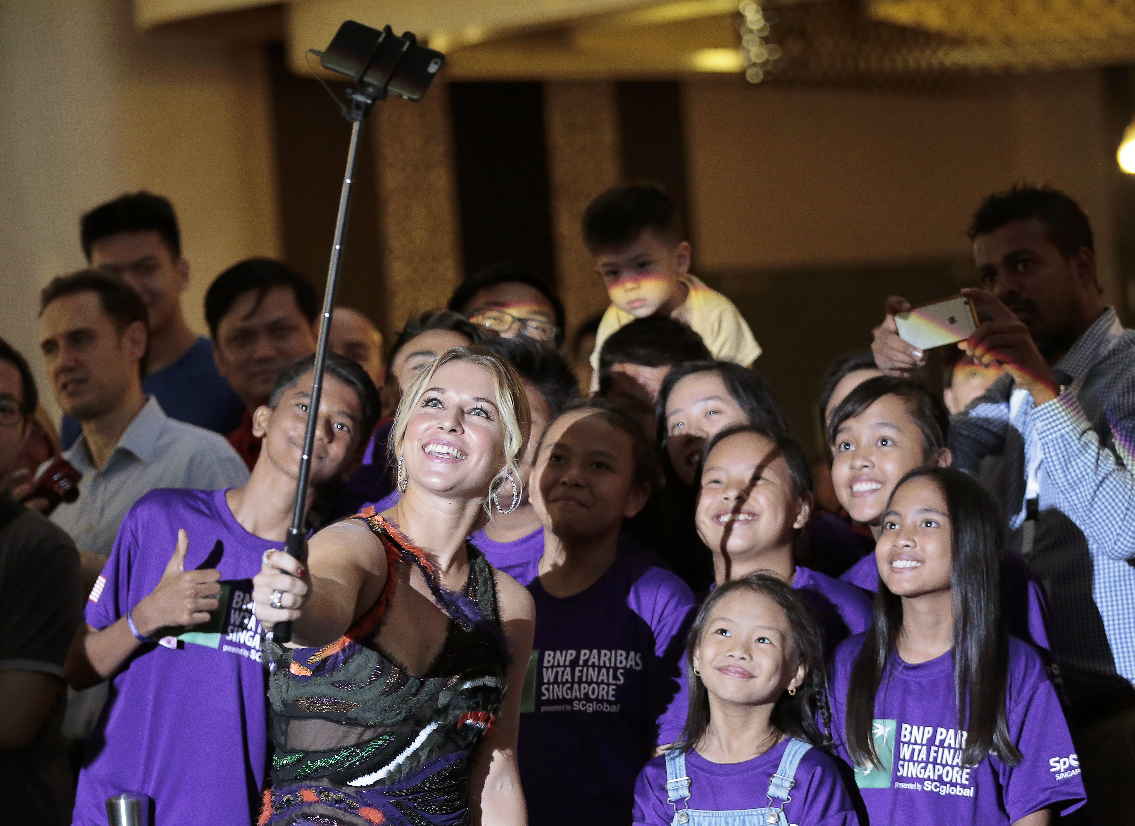 Simona Halep a fost sclipitoare la parada campioanelor de la Singapore. A purtat o ținută de peste 2.000 de euro | GALERIE FOTO&VIDEO