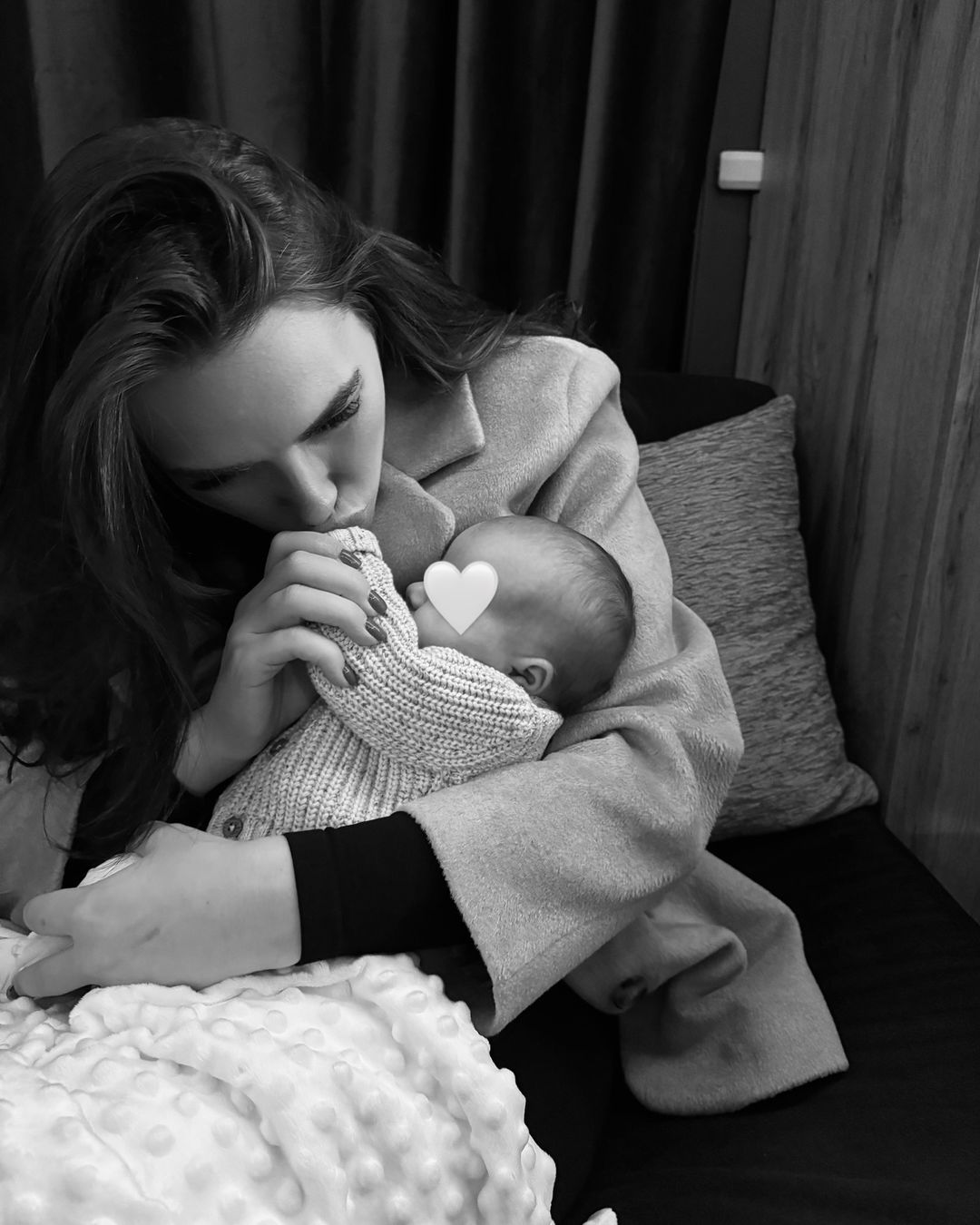 Iustina și Cornel de la Insula Iubirii, fotografii adorabile cu fetița lor. Ivana Nectaria a împlinit o lună