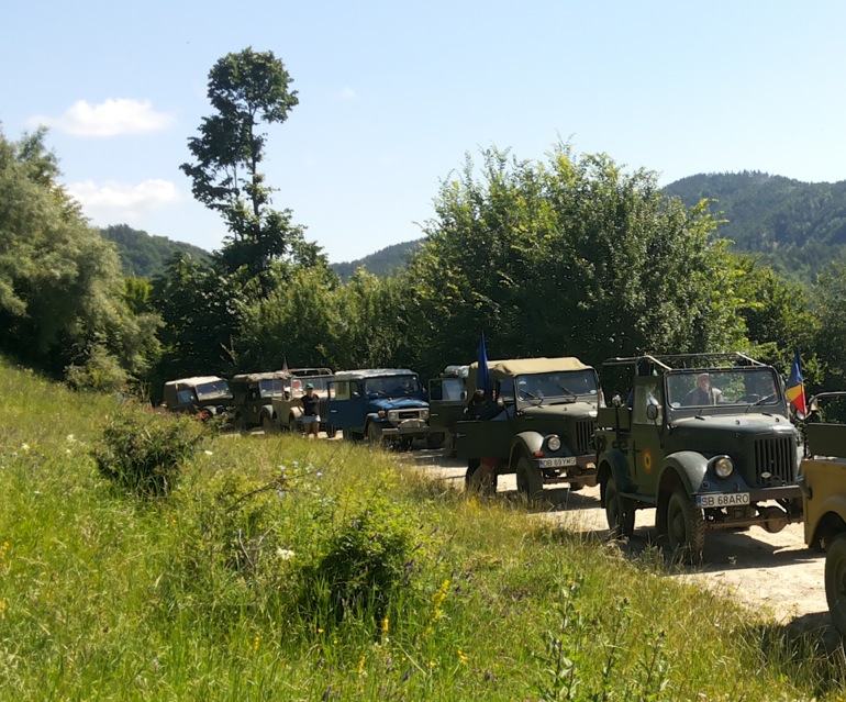 Drumeții cu 21 de automobile istorice prin Carpați!
