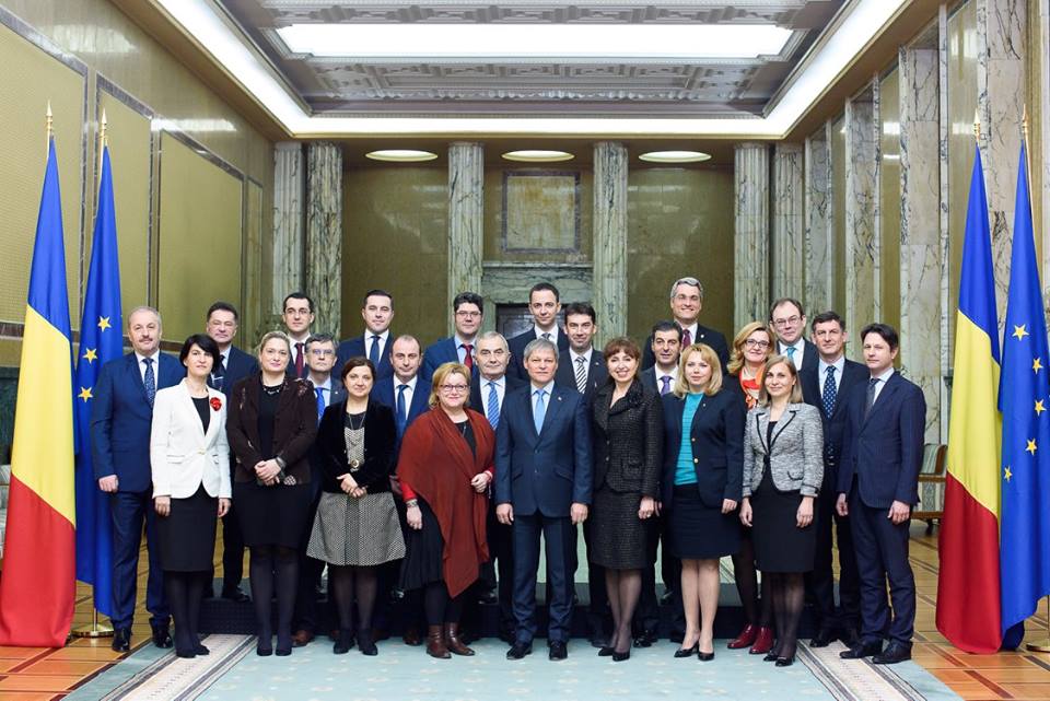 Atunci și Acum | Dacian Cioloș, inginerul agronom ajuns șef al Executivului, în prima guvernare tehnocrată a României
