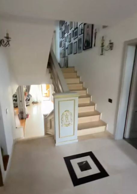 Imagini din vila cu 5 etaje a Anamariei Prodan. Vrea să își pună lift: „Arăbesc, turcesc, cum vreți voi, mie îmi place” VIDEO