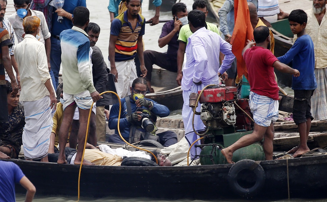 Zeci de oameni au murit în Bangladesh, după ce un feribot a naufragiat