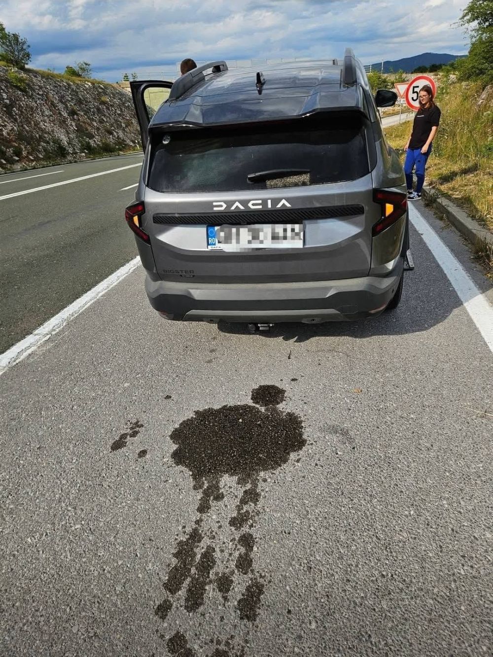 O șoferiță româncă s-a trezit cu motorul spart la o Dacia Bigster Hybrid 155 cu doar 12.580 de kilometri