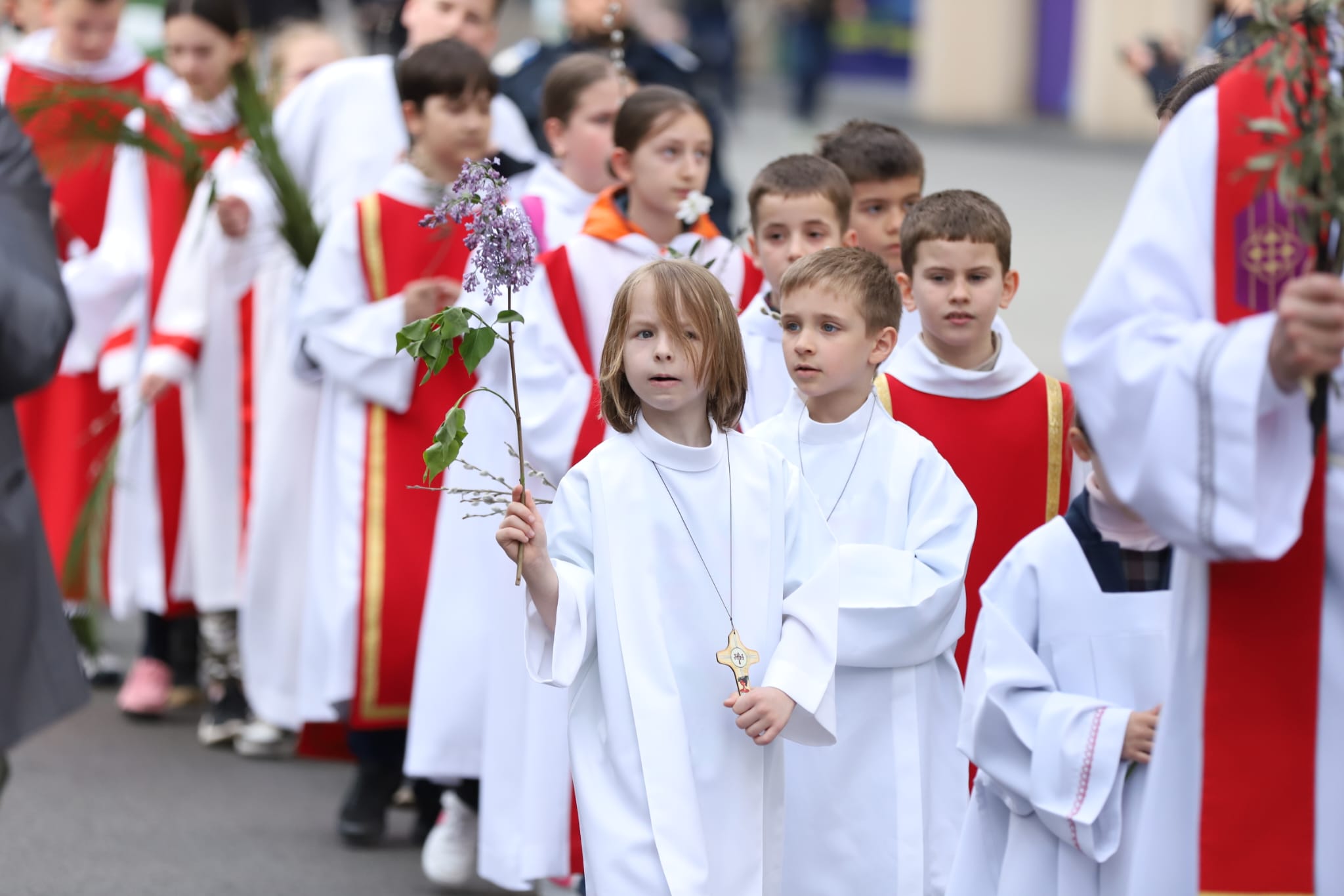 Pelerinajul de Florii, în București: sute de credincioși catolici au participat azi la tradiționala procesiune religioasă