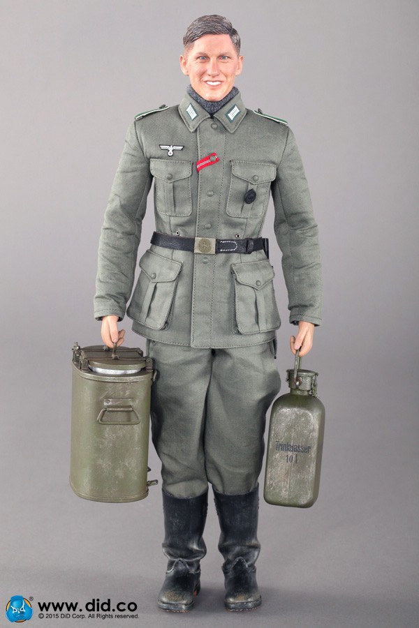 Scandal! Chinezii l-au transformat pe neamțul Schweinsteiger în soldat nazist! | GALERIE FOTO