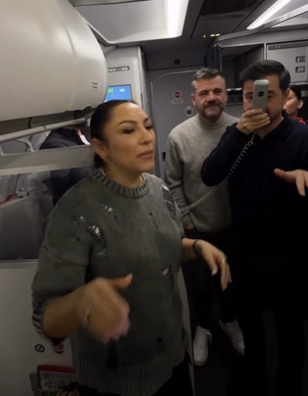 Ce a făcut Andra în avion la 10.000 de metri înălțime: „Gălăgie”! Reacțiile fanilor: „Plângere la compania aeriană”