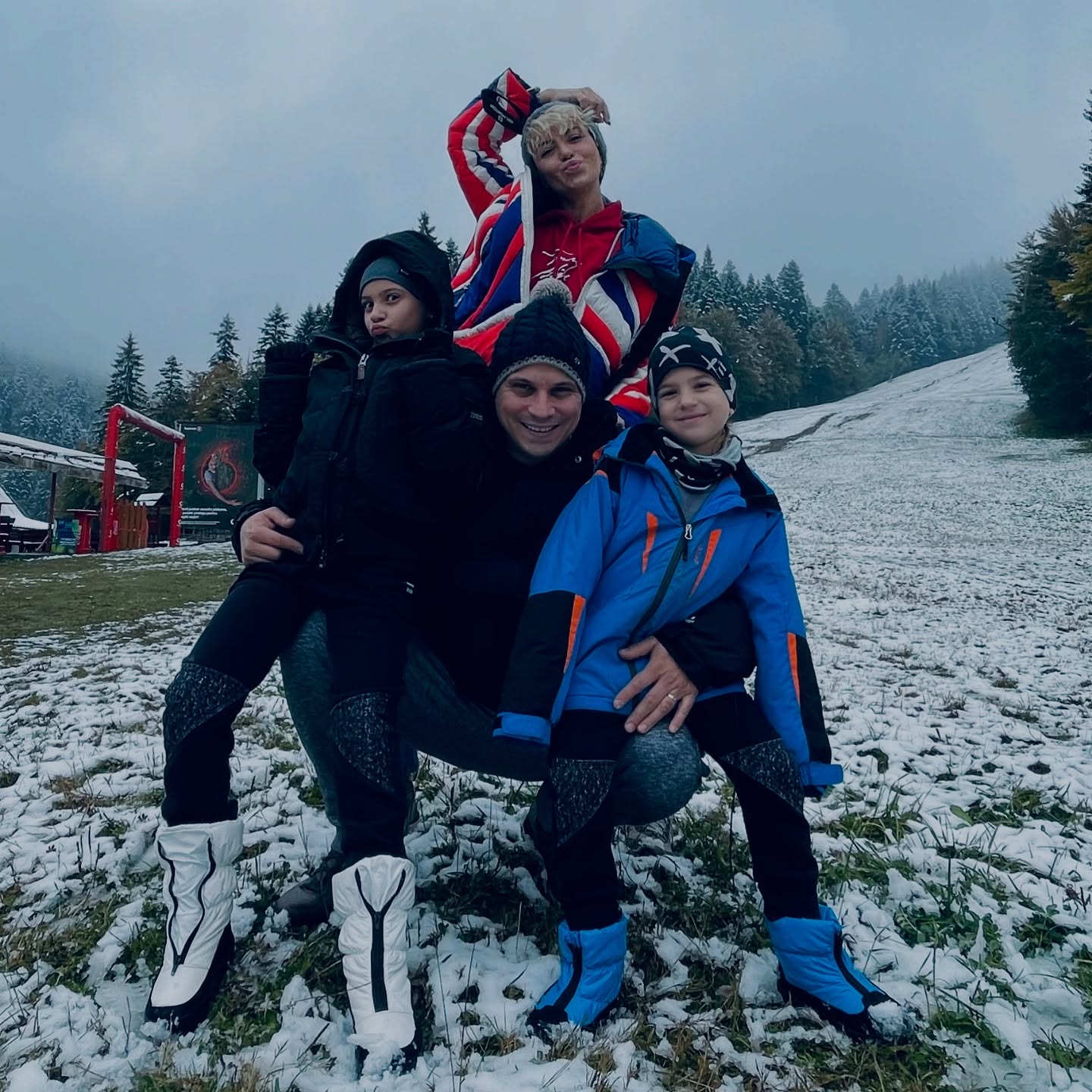 Giulia și Vlad Huidu sunt extrem de mândri de copiii lor. Antonia și Mika au deja primele lor realizări/ VIDEO EXCLUSIV