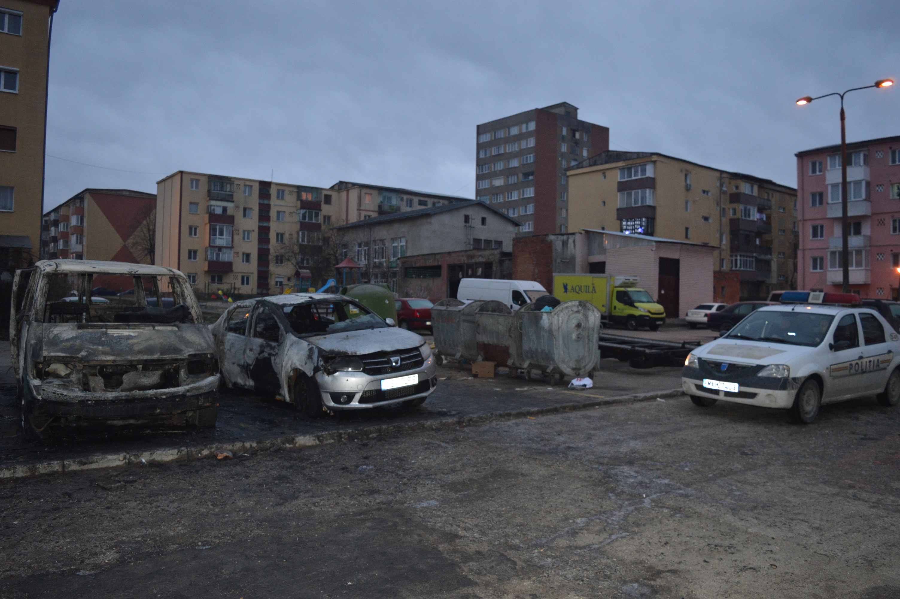 Incendiu într-o parcare din Reșița! Focul a fost pus intenționat?