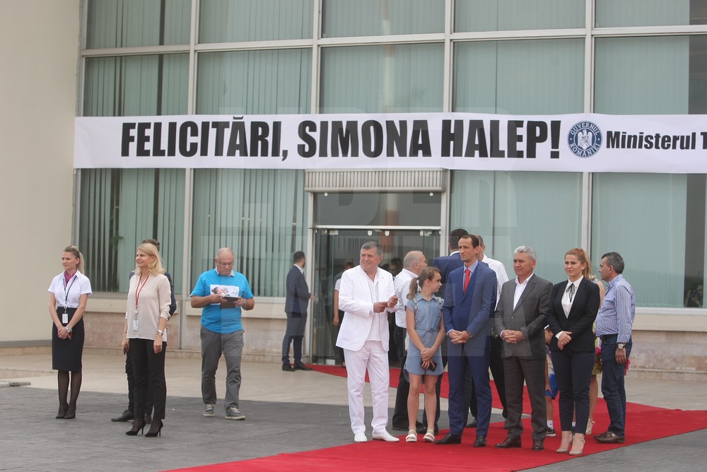 VIDEO&FOTO. Sosirea Simonei Halep în România după ce a câștigat Roland Garros 2018. Așteptată pe covorul roșu!